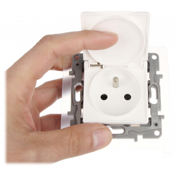 GNIAZDO POJEDYNCZE LE-764537 Niloe 230 V 16 A IP44 LEGRAND